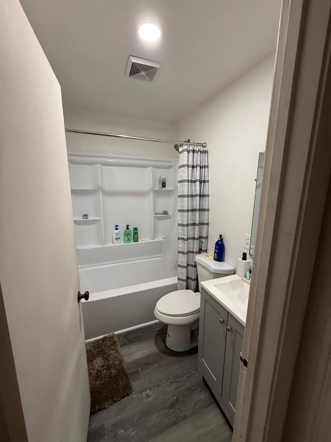 1004 W Pontiac Way, Fresno, CA 93705