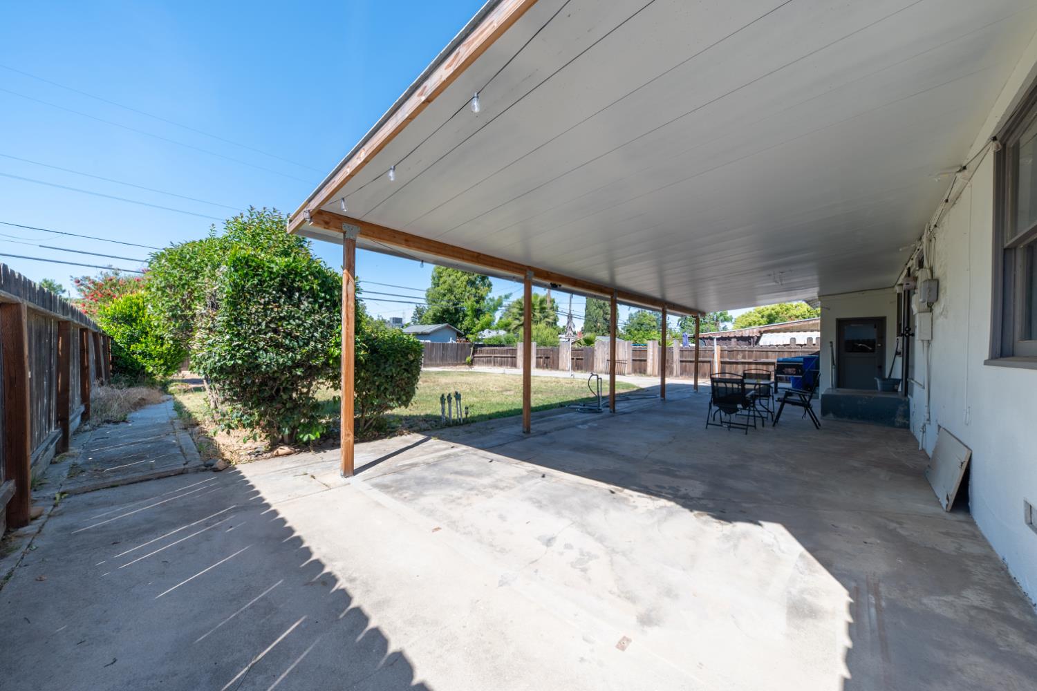 1004 W Pontiac Way, Fresno, CA 93705