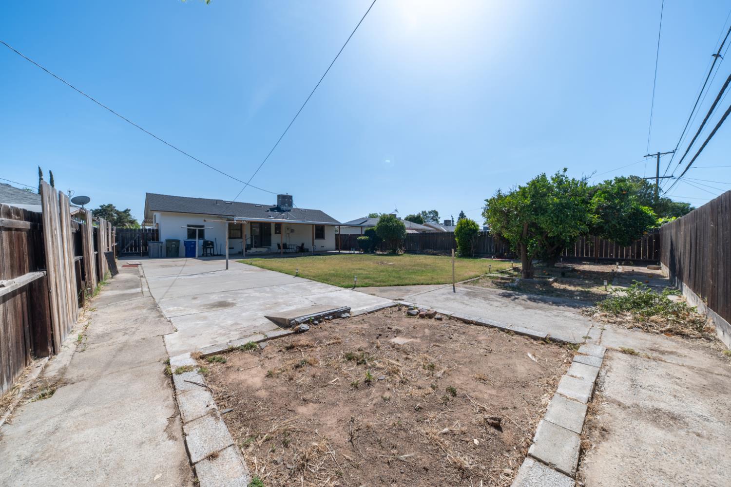 1004 W Pontiac Way, Fresno, CA 93705