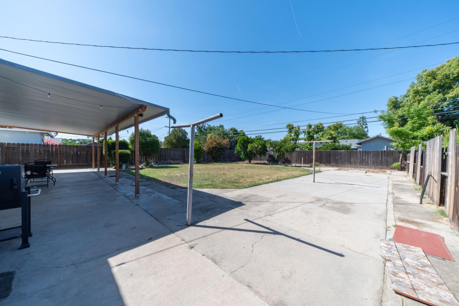 1004 W Pontiac Way, Fresno, CA 93705