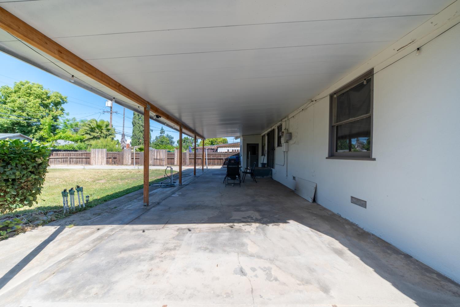 1004 W Pontiac Way, Fresno, CA 93705