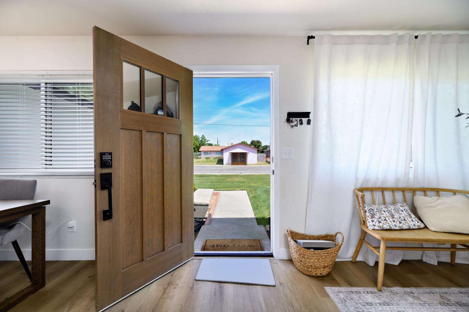 816 Roosevelt St, Kingsburg, CA 93631