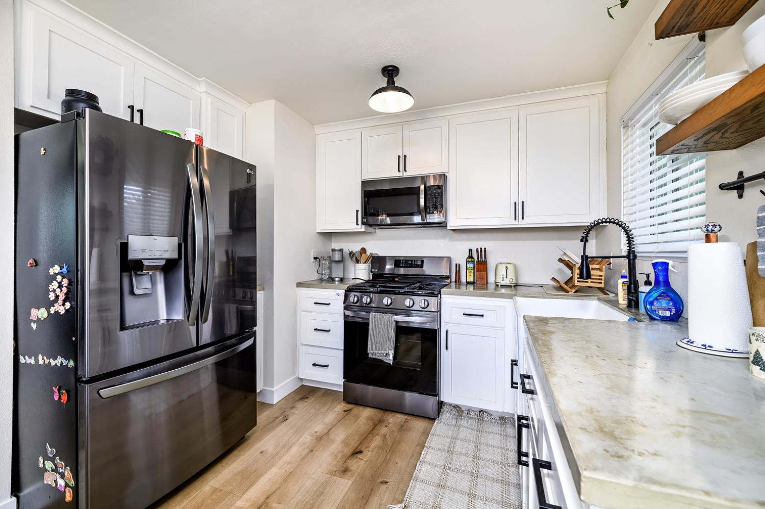 816 Roosevelt St, Kingsburg, CA 93631