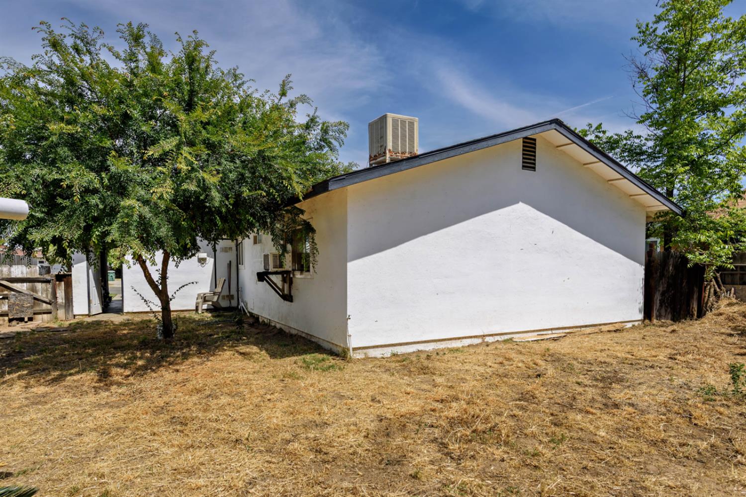 816 Roosevelt St, Kingsburg, CA 93631