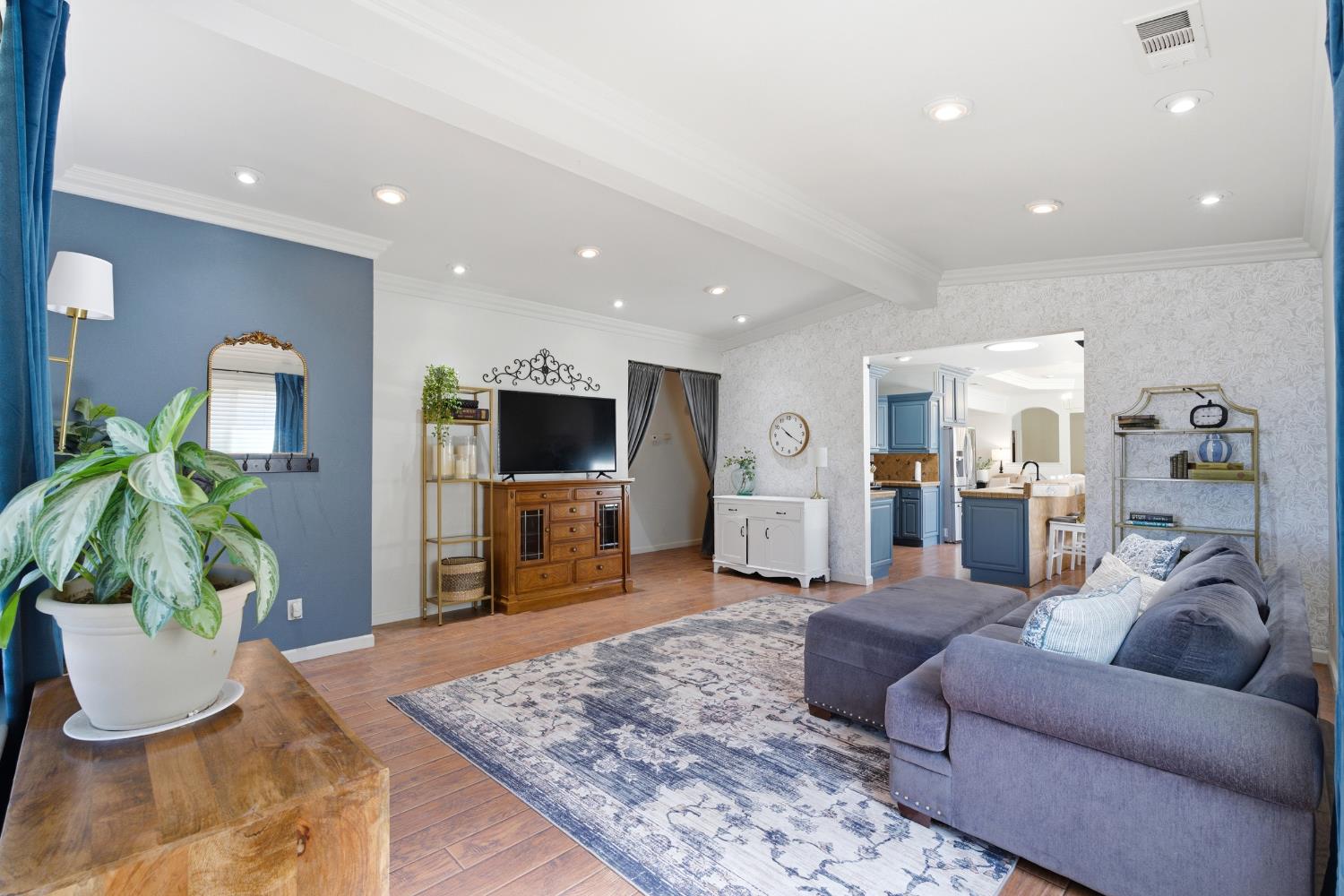 117 N N St, Madera, CA 93637