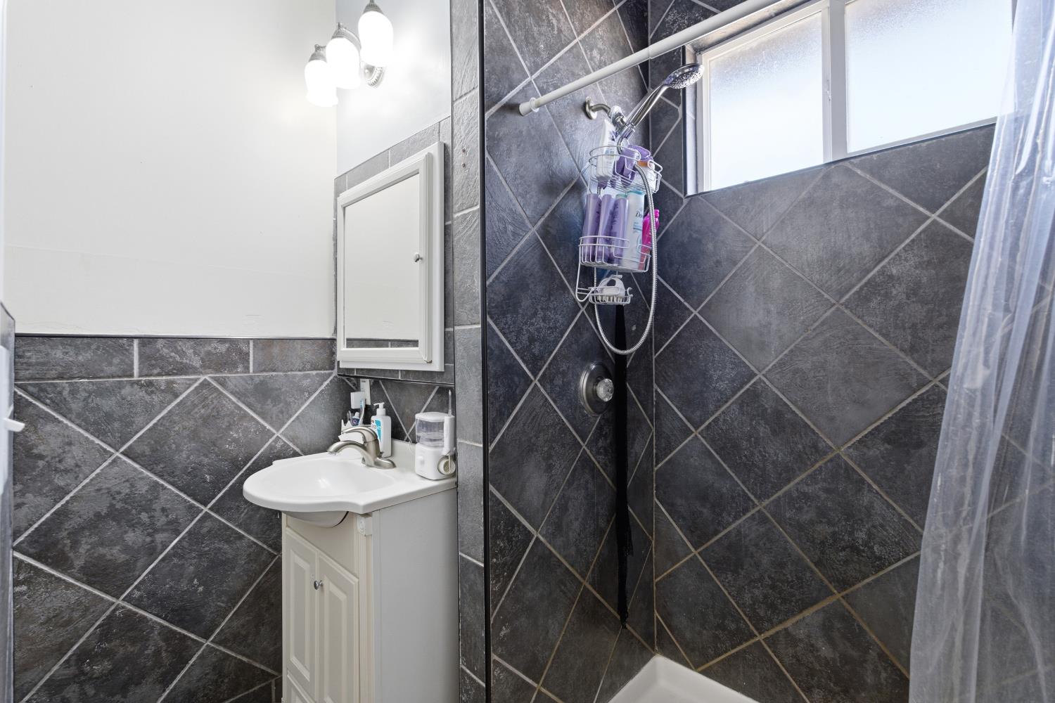 117 N N St, Madera, CA 93637