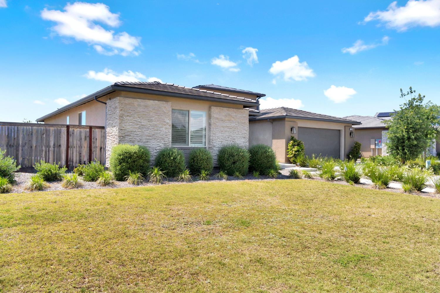 1020 Treasure Hills Dr, Madera, CA 93636