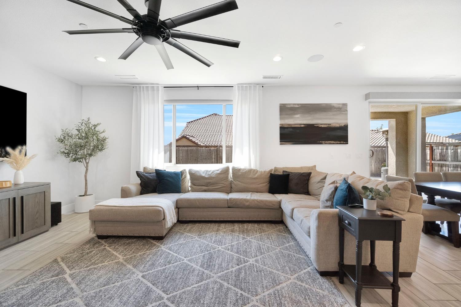 1020 Treasure Hills Dr, Madera, CA 93636