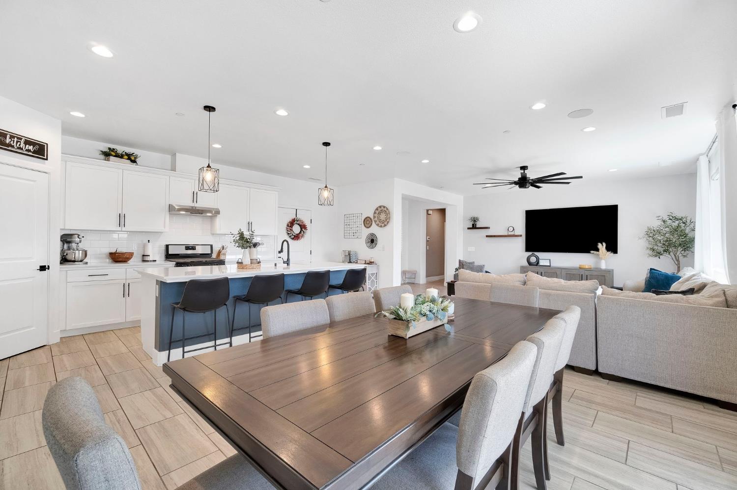 1020 Treasure Hills Dr, Madera, CA 93636