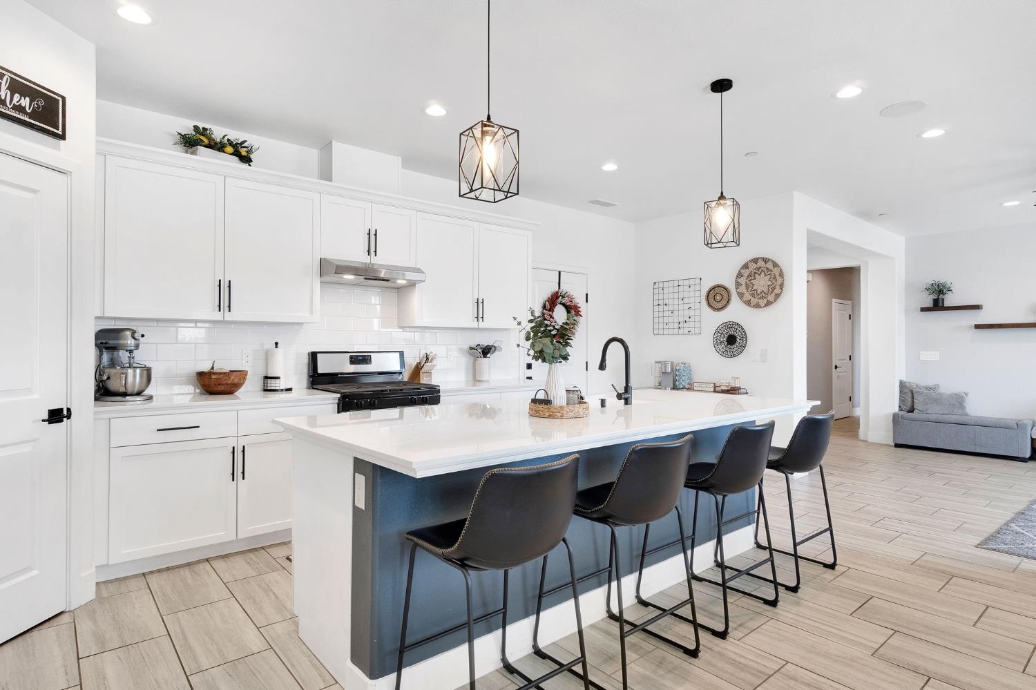 1020 Treasure Hills Dr, Madera, CA 93636