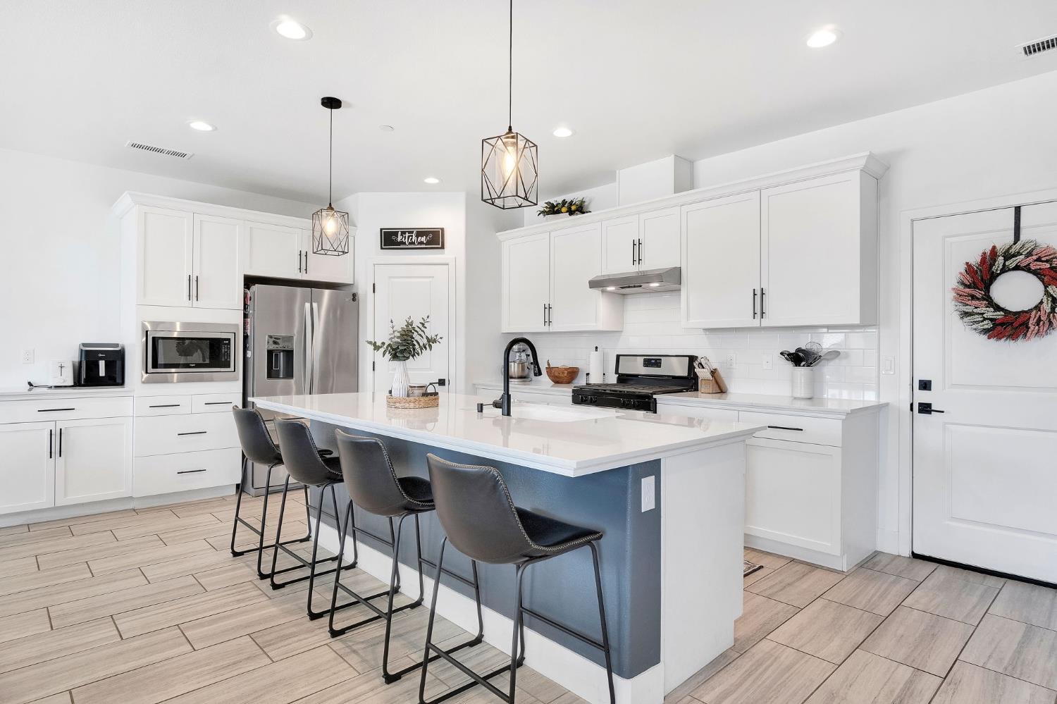 1020 Treasure Hills Dr, Madera, CA 93636