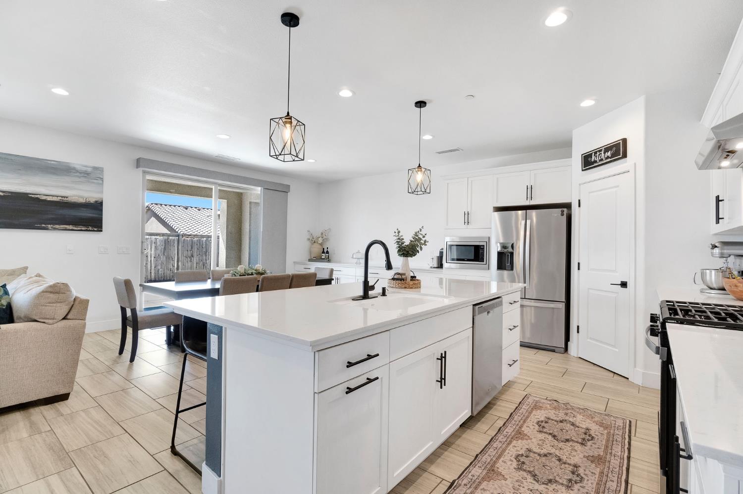 1020 Treasure Hills Dr, Madera, CA 93636