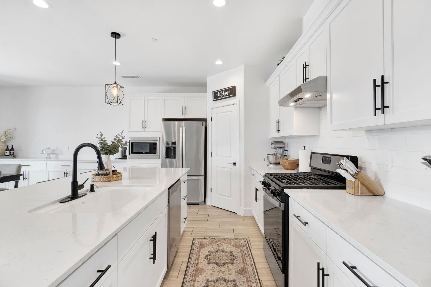 1020 Treasure Hills Dr, Madera, CA 93636