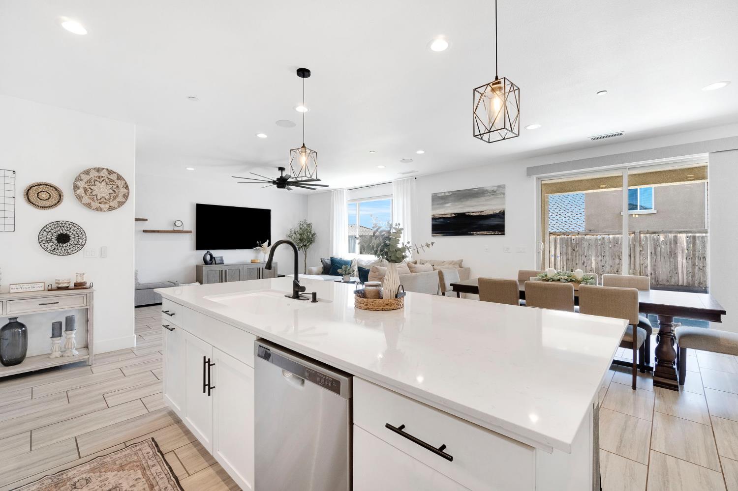 1020 Treasure Hills Dr, Madera, CA 93636