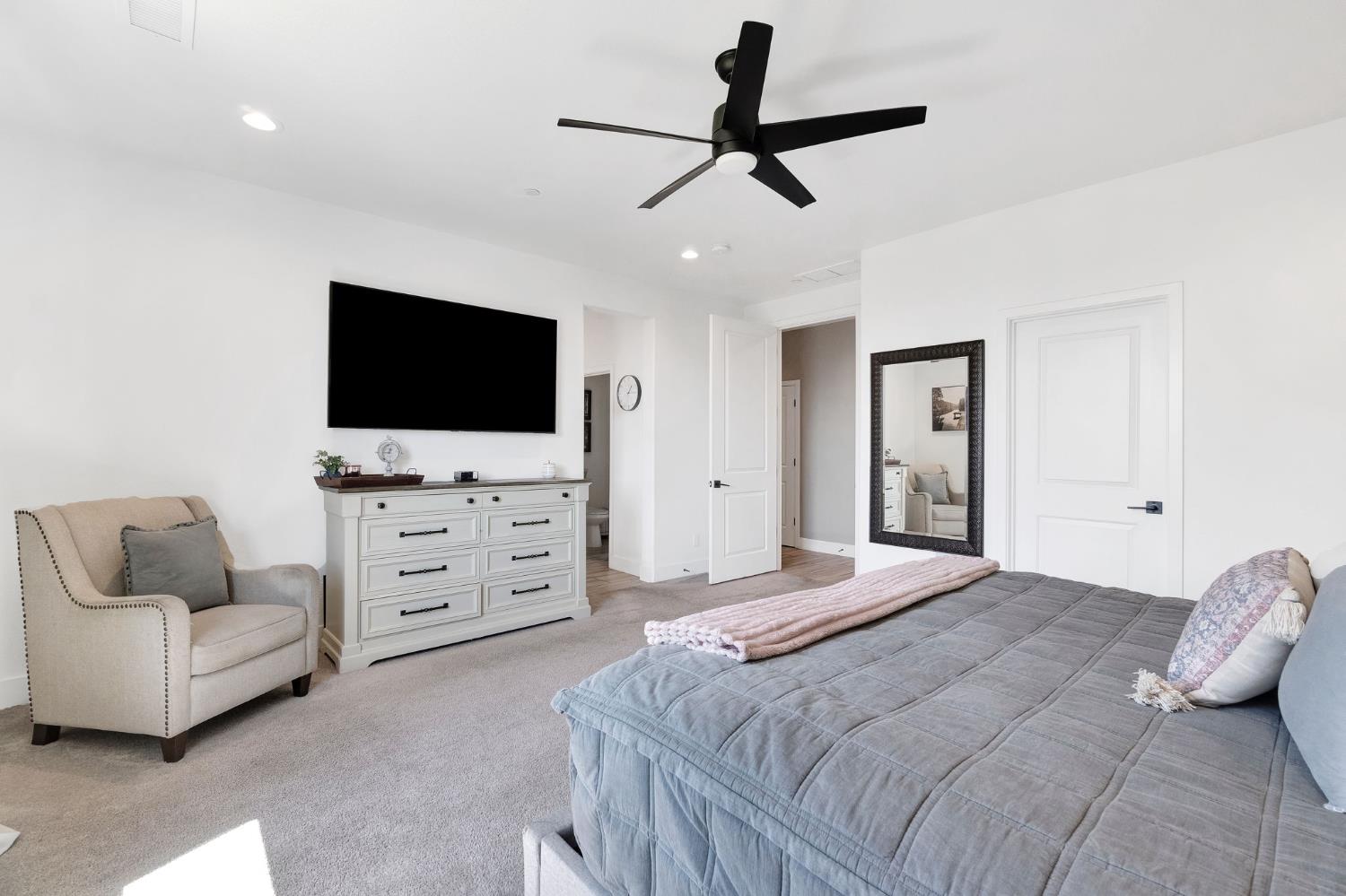 1020 Treasure Hills Dr, Madera, CA 93636