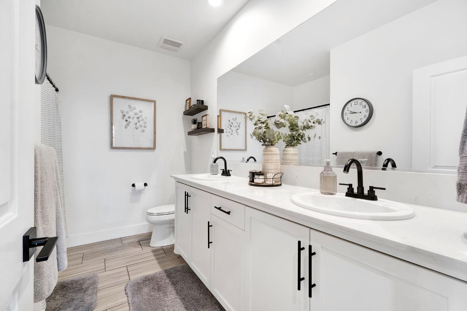 1020 Treasure Hills Dr, Madera, CA 93636