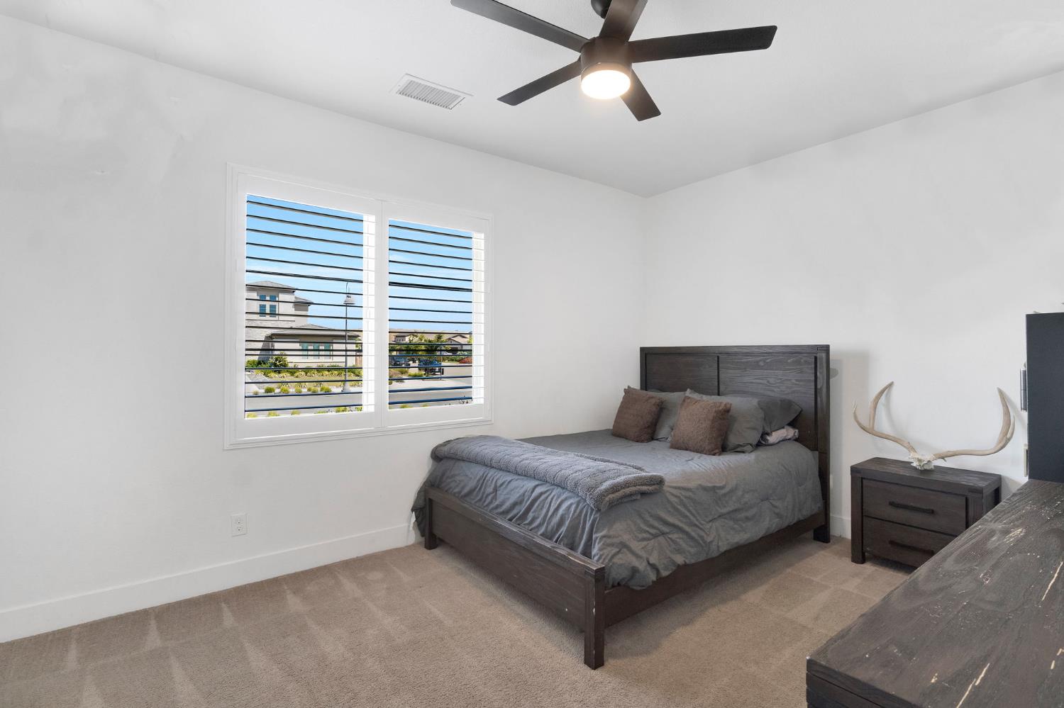 1020 Treasure Hills Dr, Madera, CA 93636