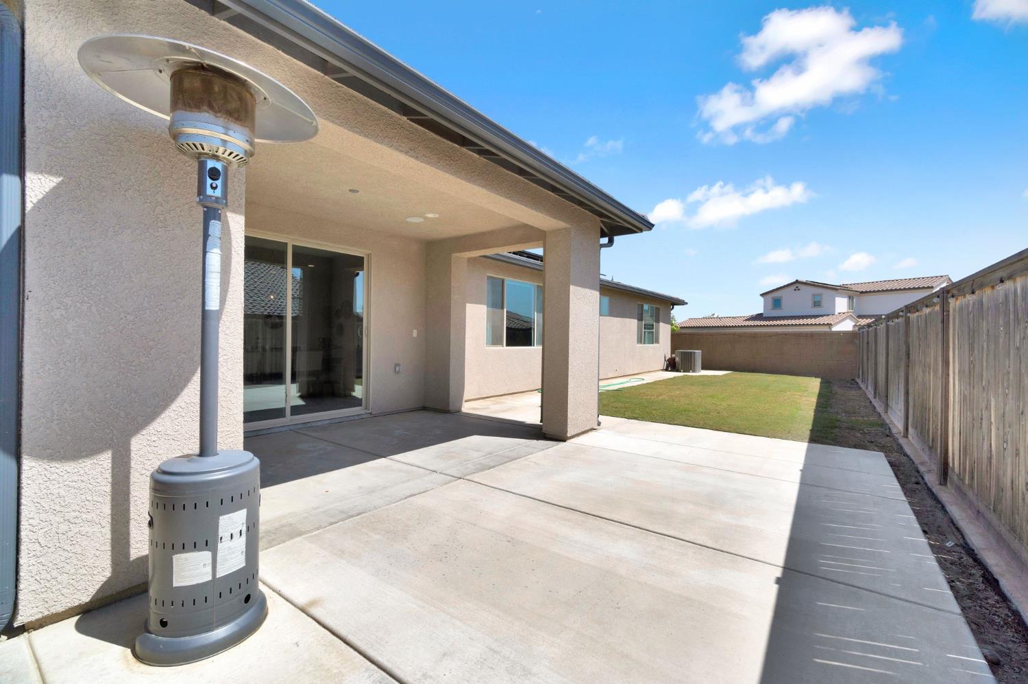 1020 Treasure Hills Dr, Madera, CA 93636