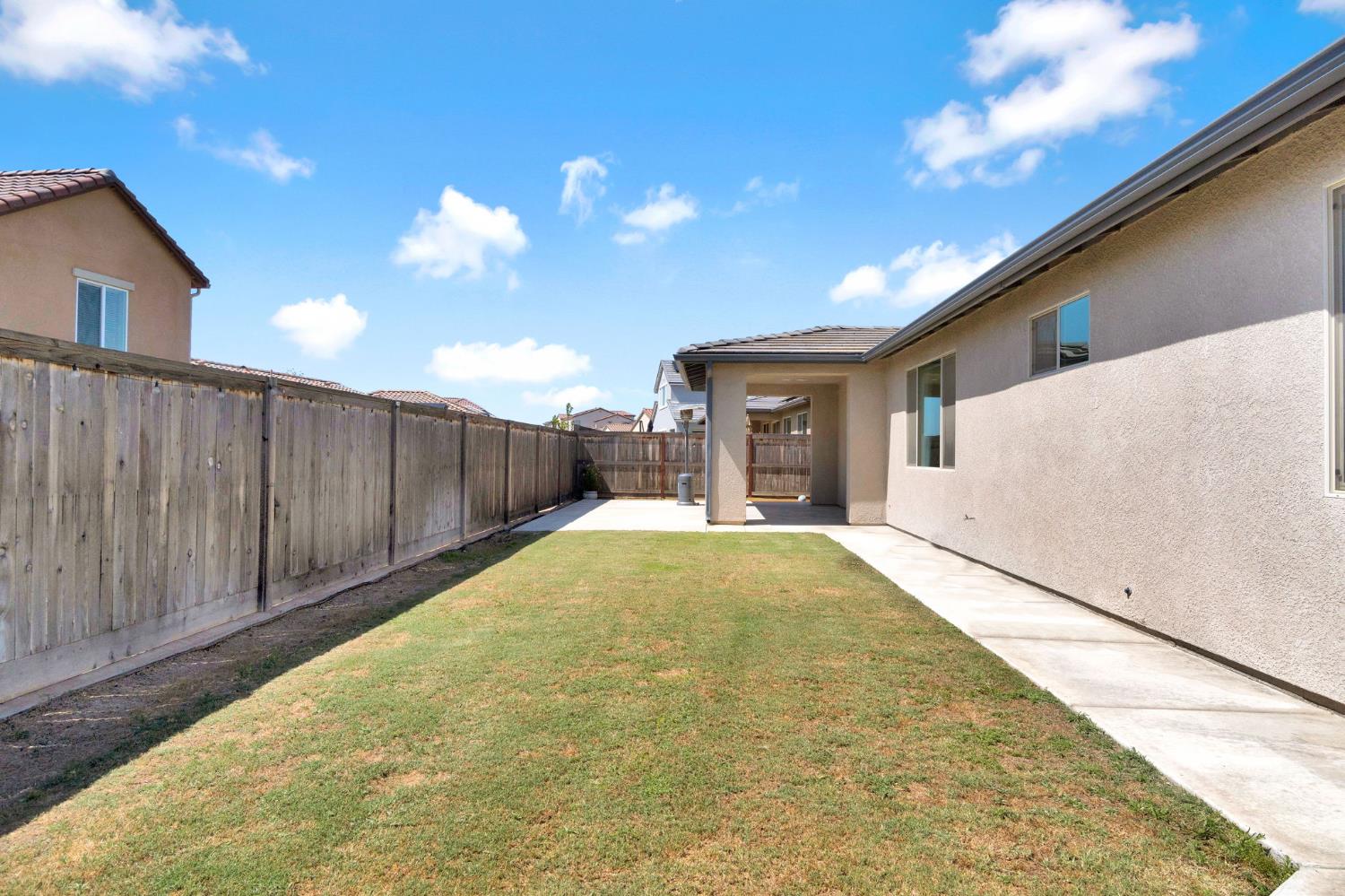 1020 Treasure Hills Dr, Madera, CA 93636