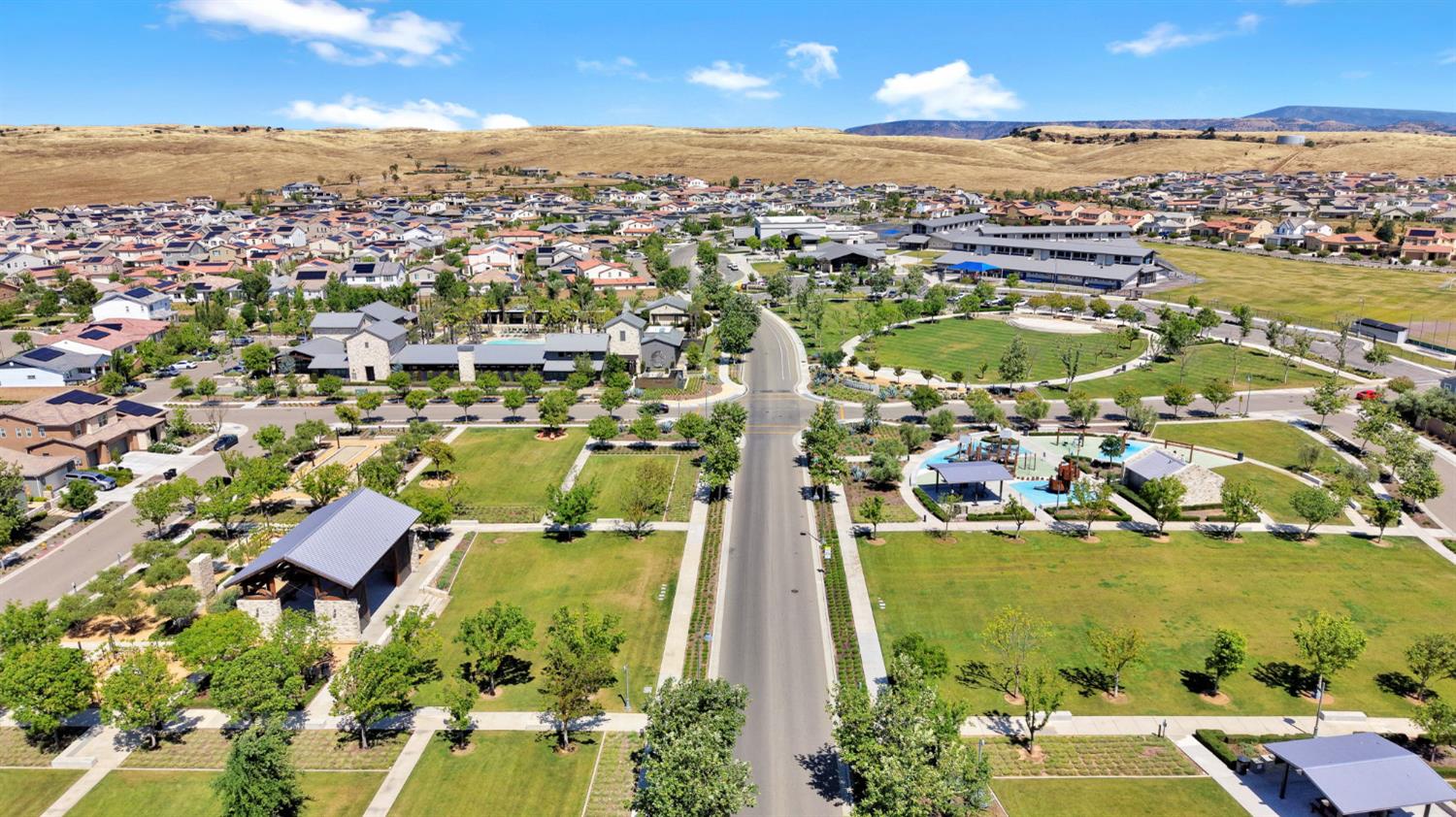 1020 Treasure Hills Dr, Madera, CA 93636