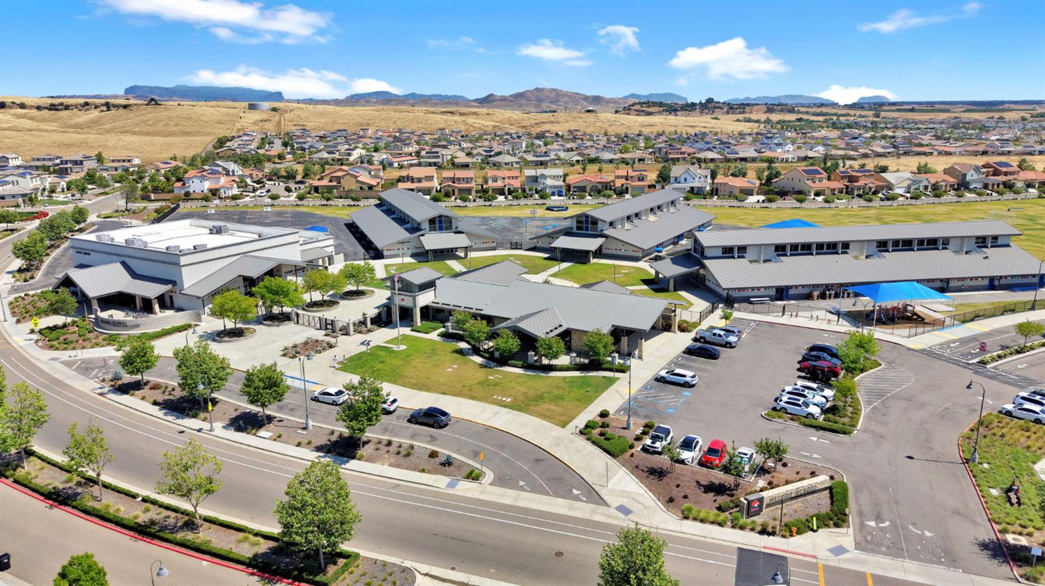 1020 Treasure Hills Dr, Madera, CA 93636