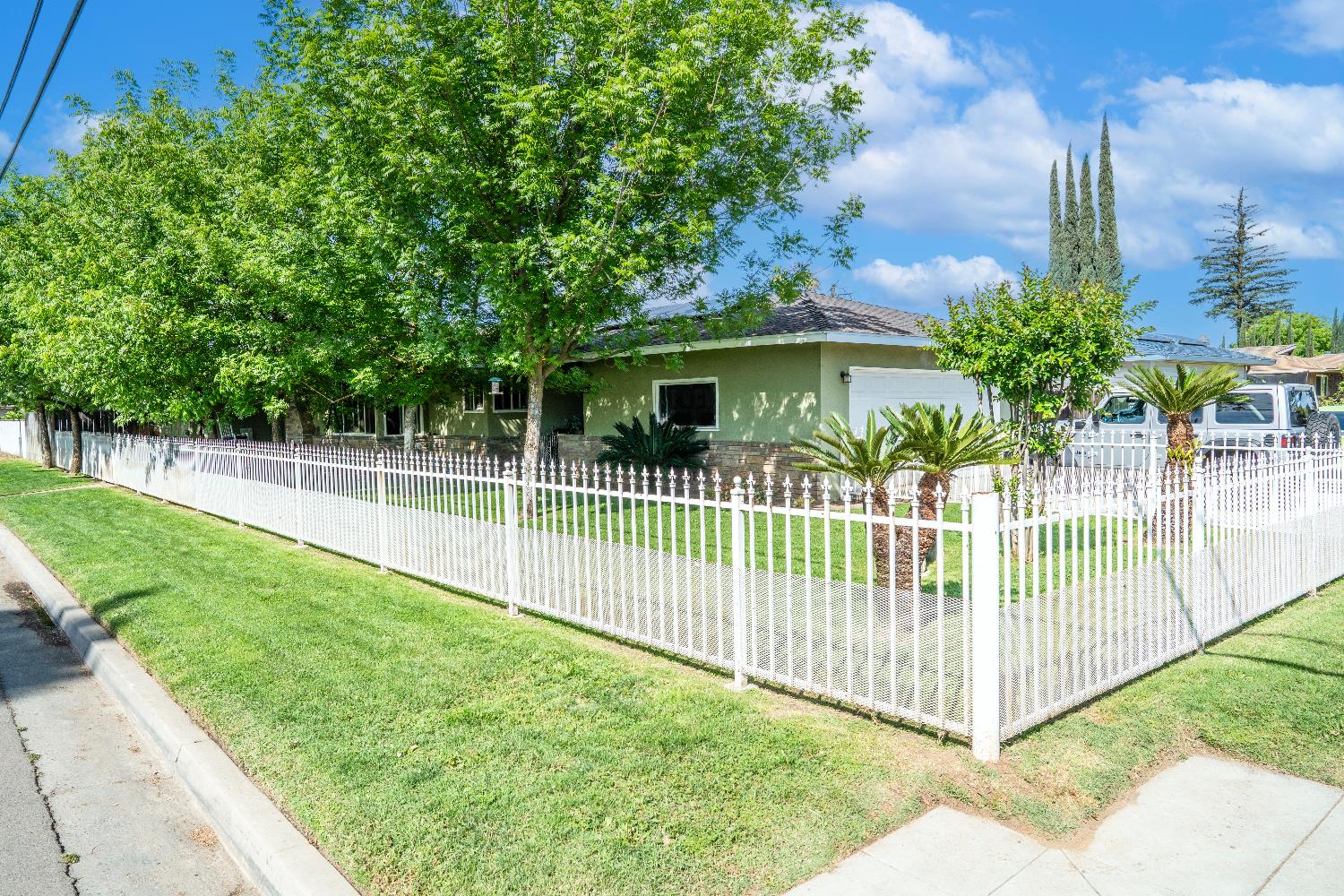 2708 N Maple Ave, Fresno, CA 93703