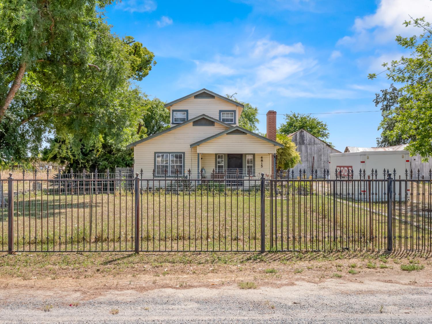 6815 Avenue 404, Dinuba, CA 93618