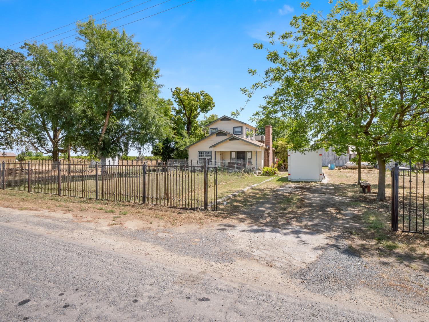 6815 Avenue 404, Dinuba, CA 93618