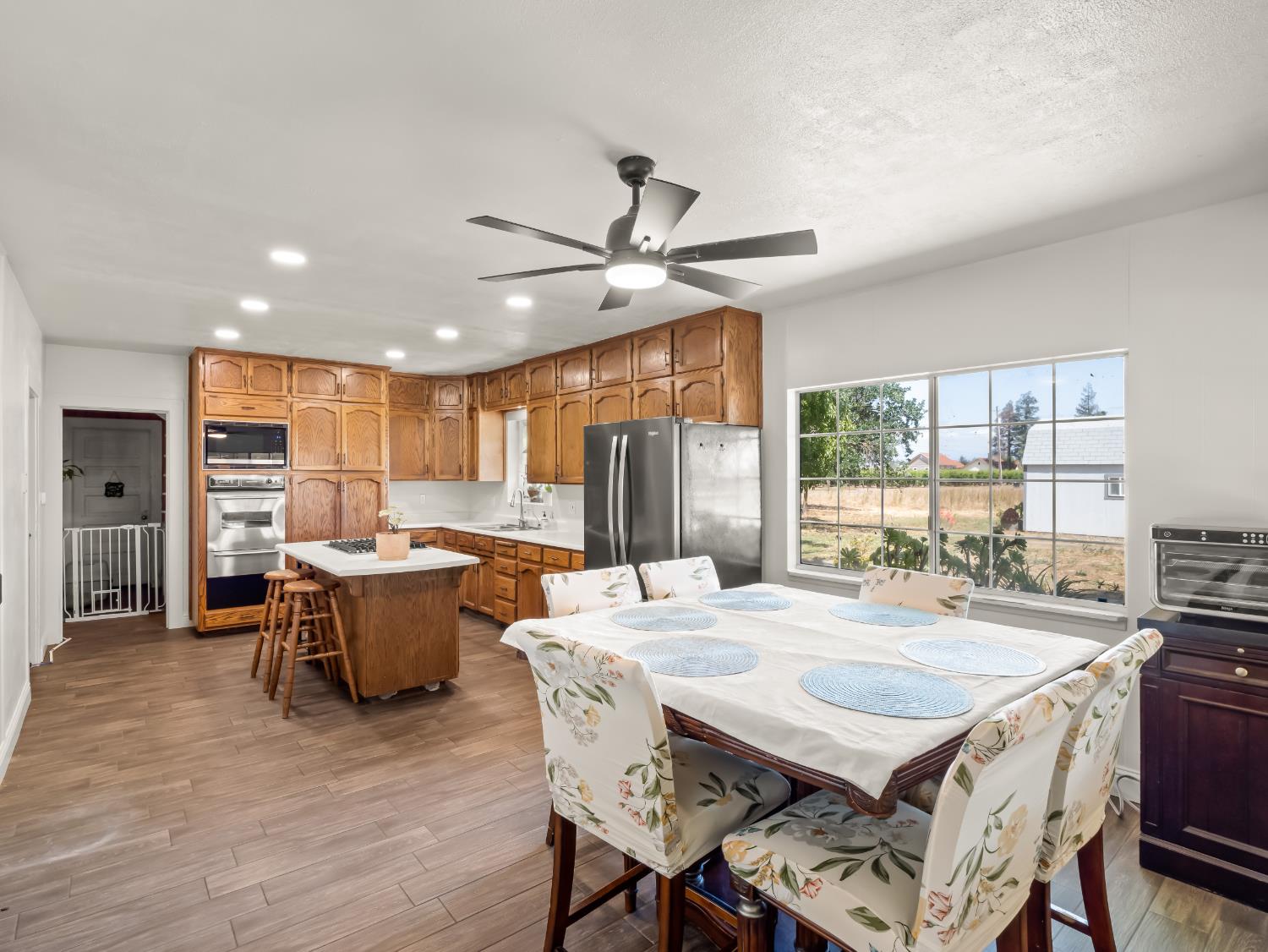 6815 Avenue 404, Dinuba, CA 93618