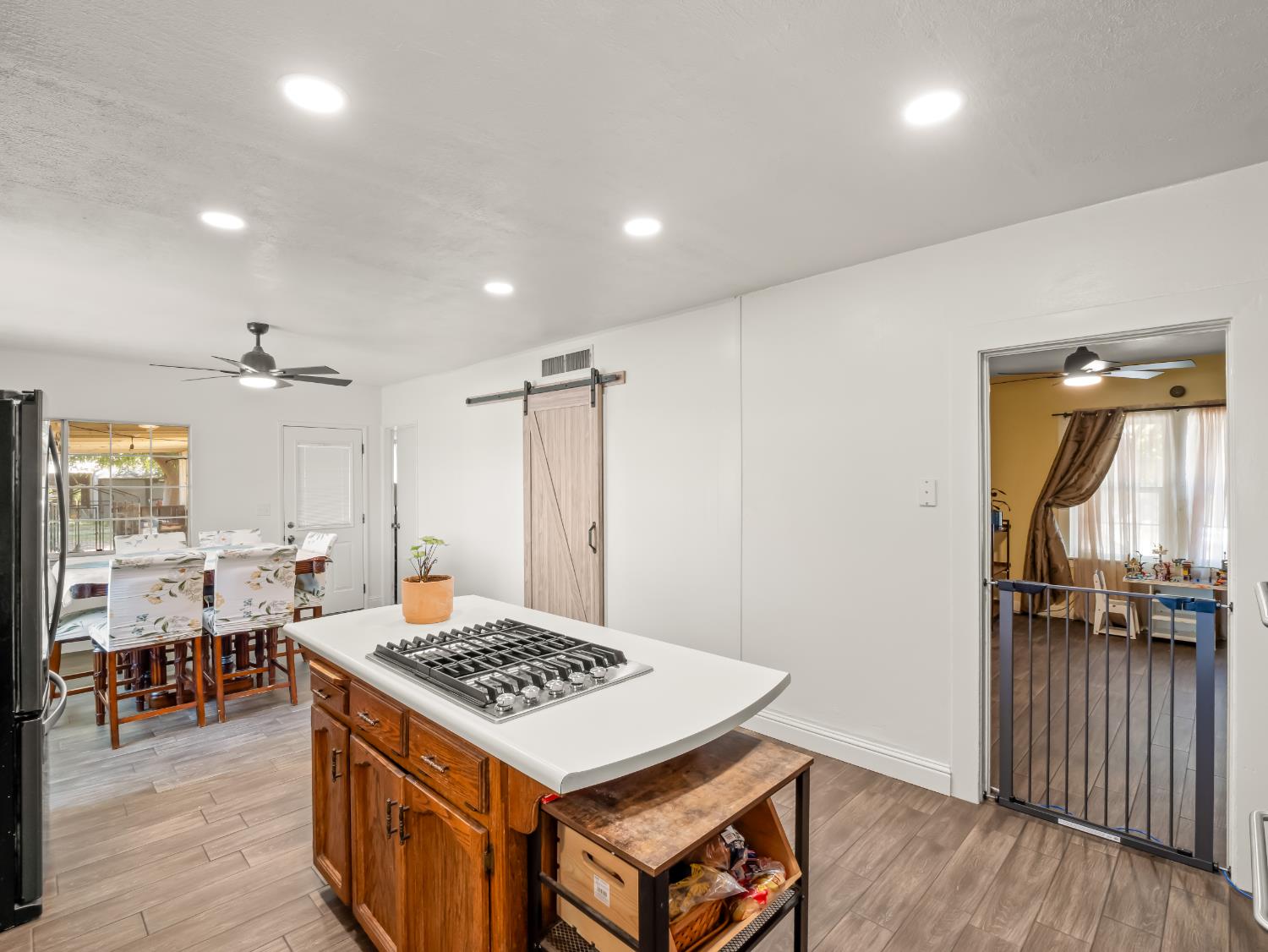 6815 Avenue 404, Dinuba, CA 93618