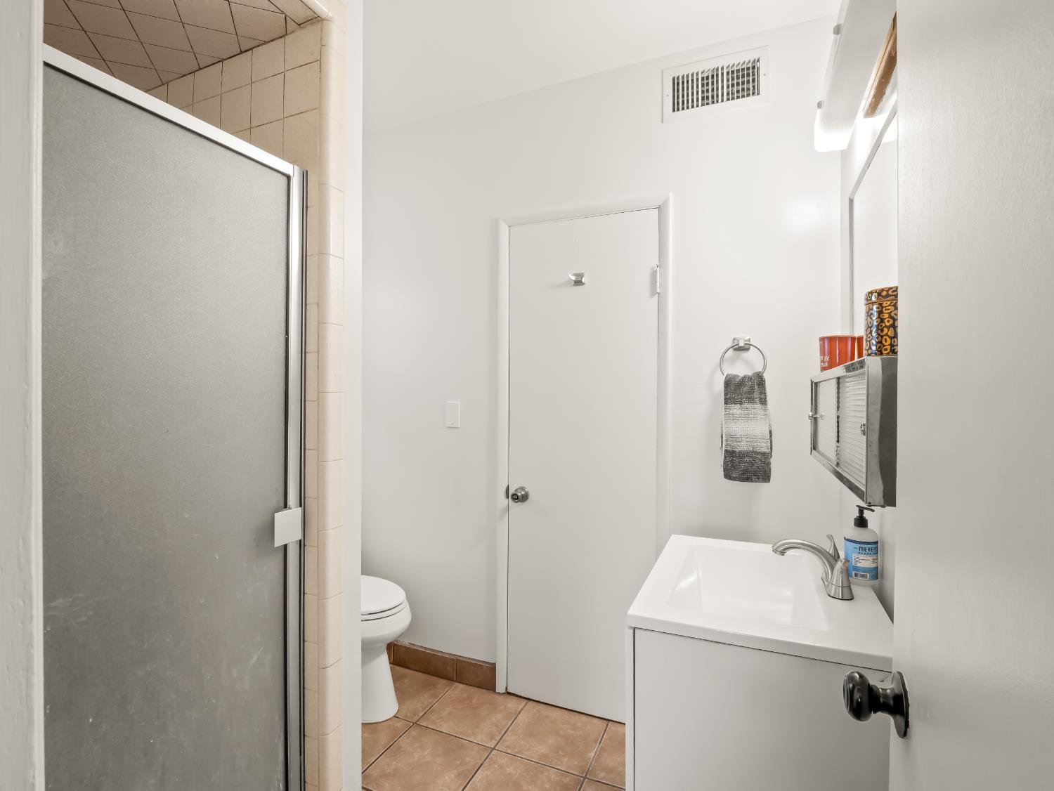 6815 Avenue 404, Dinuba, CA 93618