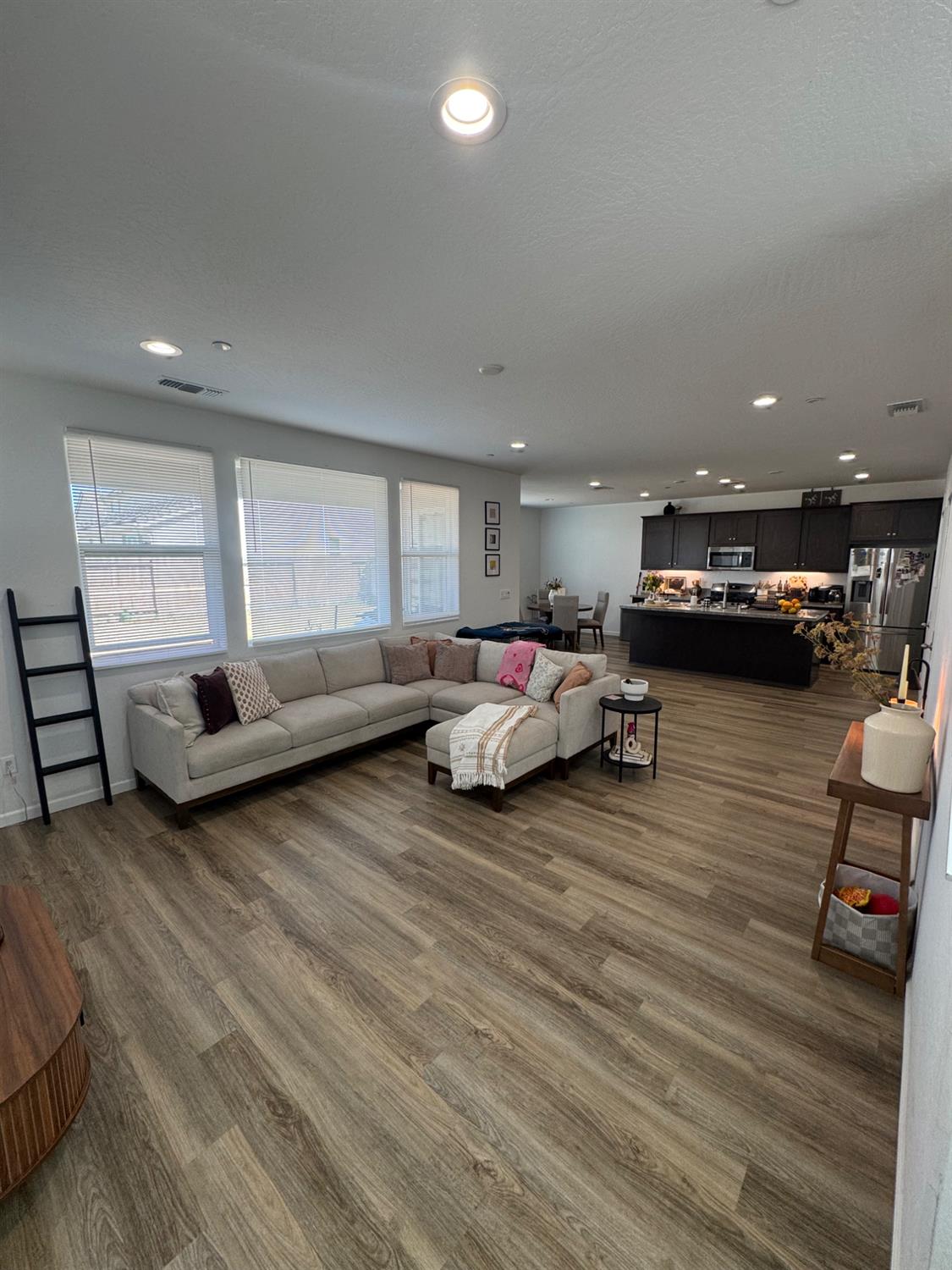 761 S Kandarian Ave, Fowler, CA 93625