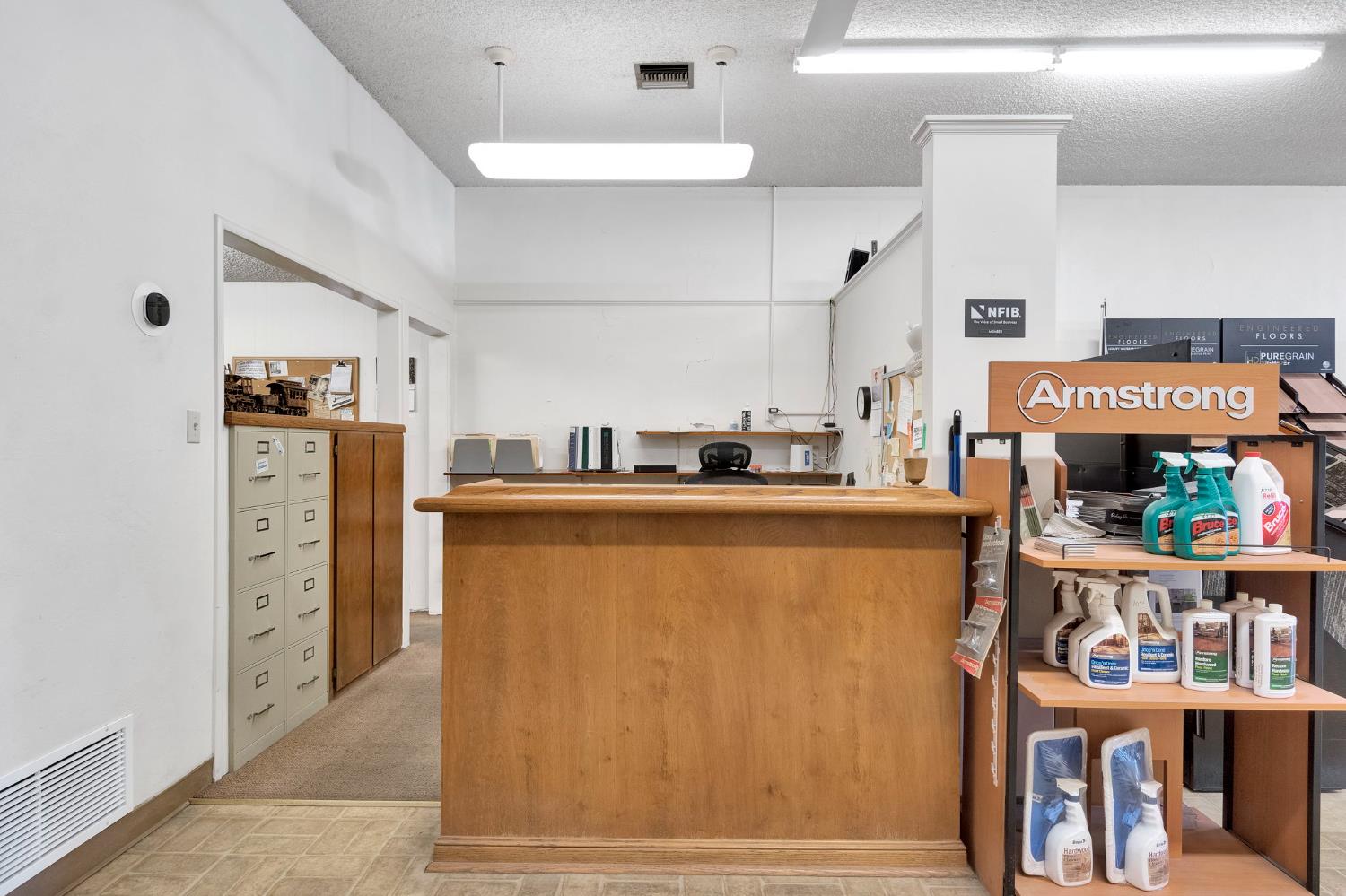 230 S K St, Dinuba, CA 93618