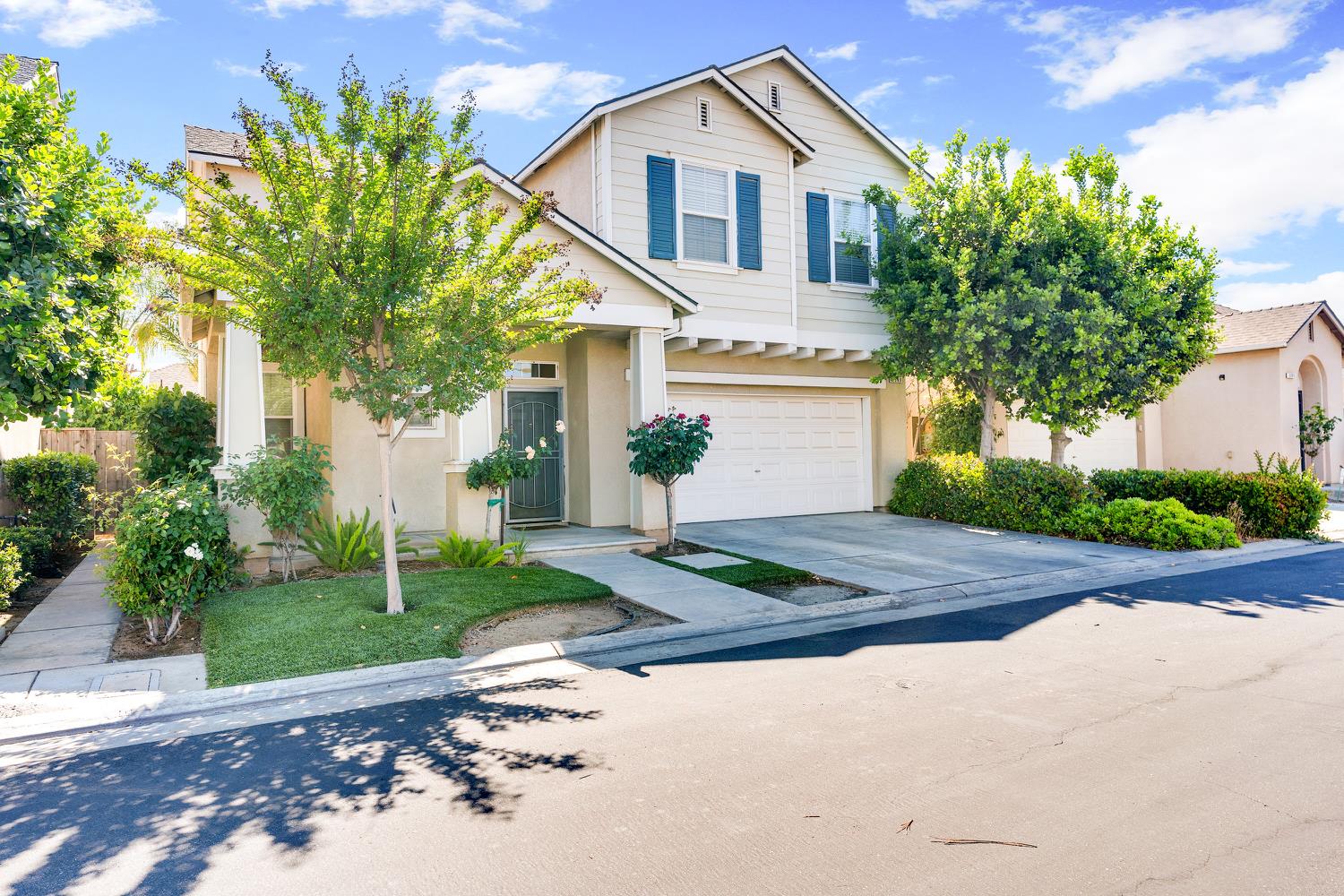 3689 W Black Walnut Ln, Fresno, CA 93711