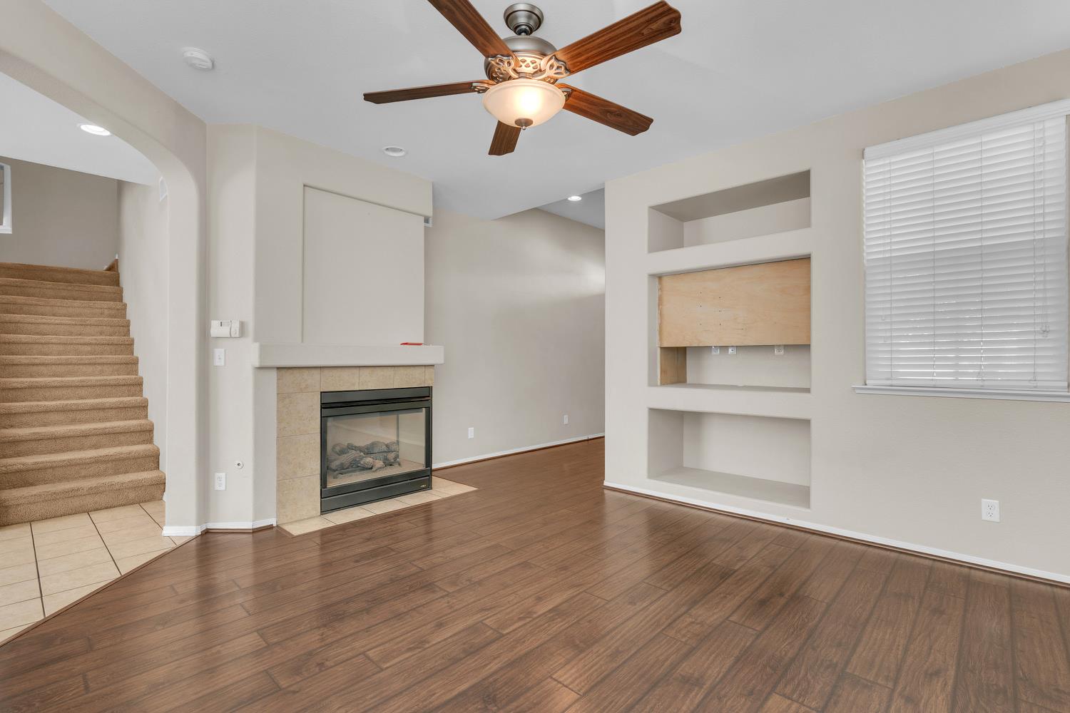 3689 W Black Walnut Ln, Fresno, CA 93711