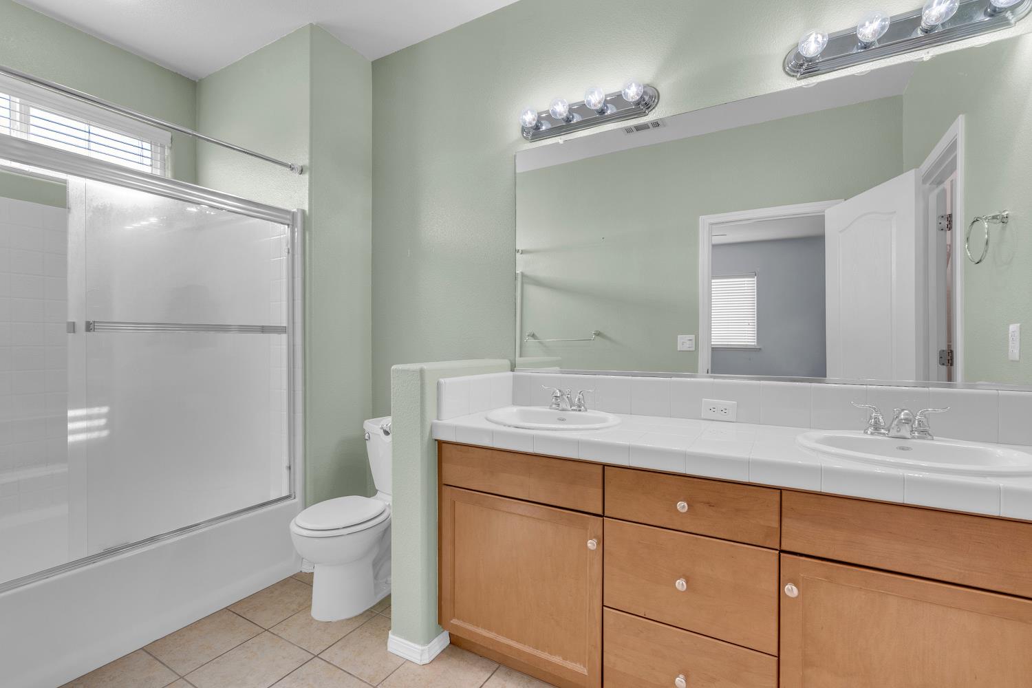 3689 W Black Walnut Ln, Fresno, CA 93711