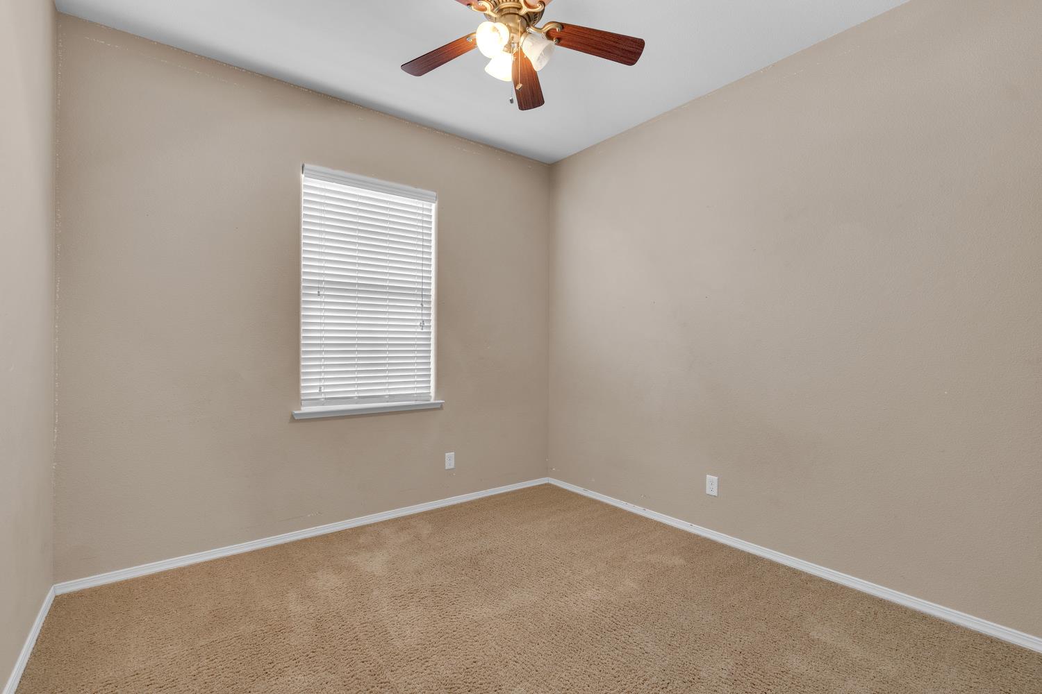 3689 W Black Walnut Ln, Fresno, CA 93711