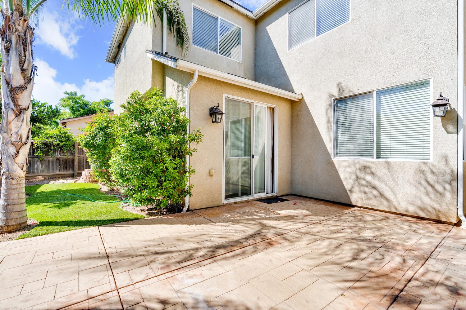 3689 W Black Walnut Ln, Fresno, CA 93711