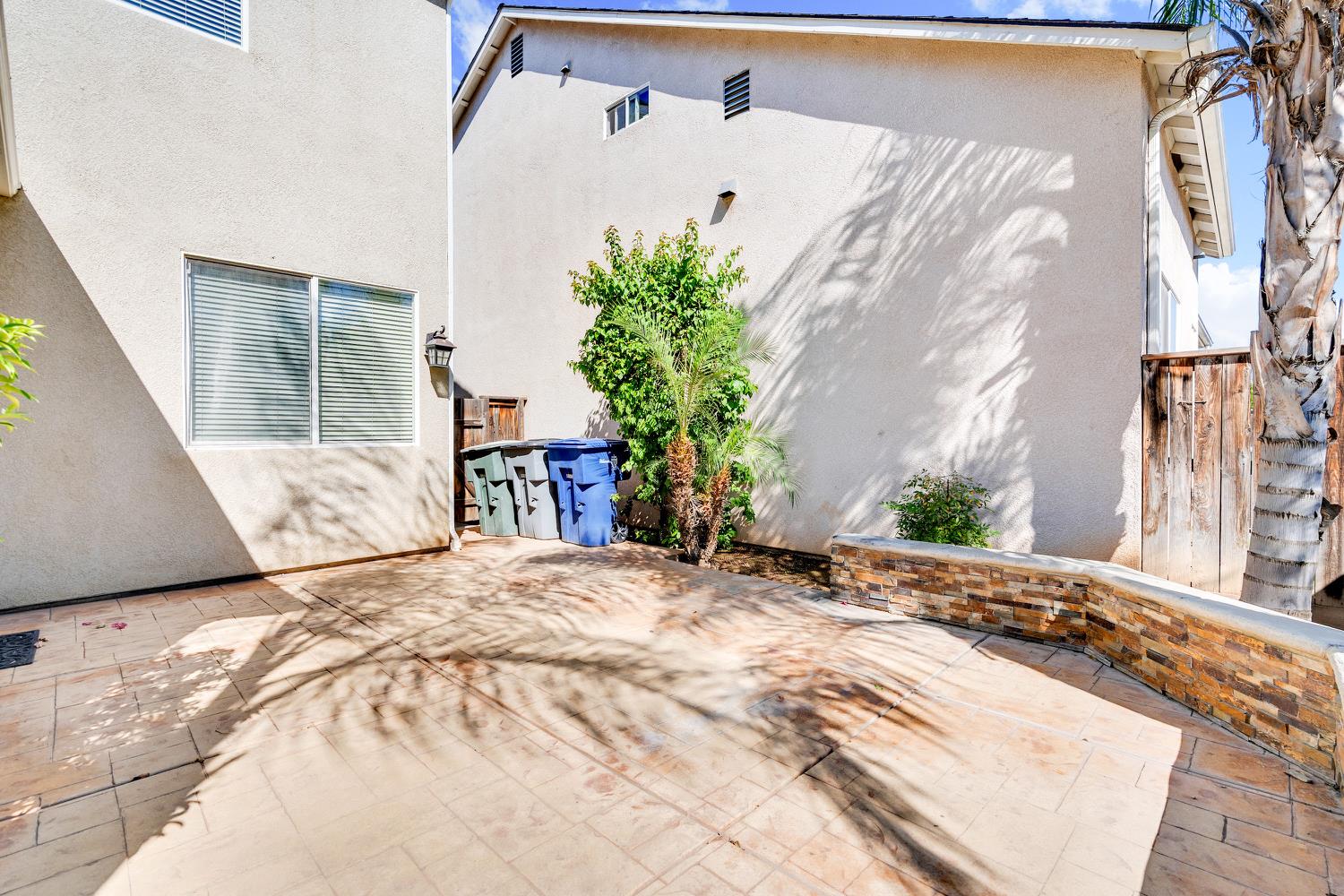 3689 W Black Walnut Ln, Fresno, CA 93711