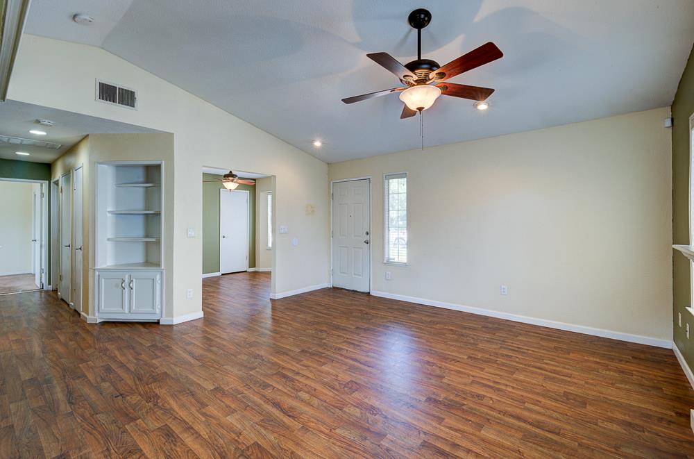 3984 E Robinson Ave, Fresno, CA 93726