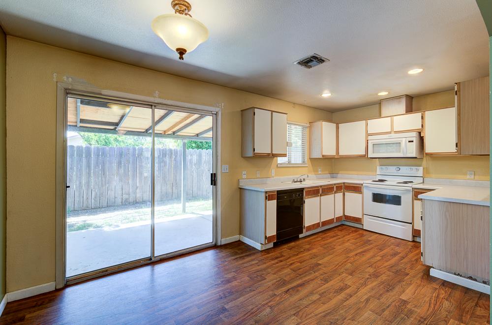 3984 E Robinson Ave, Fresno, CA 93726