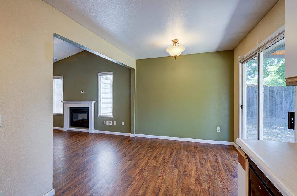 3984 E Robinson Ave, Fresno, CA 93726