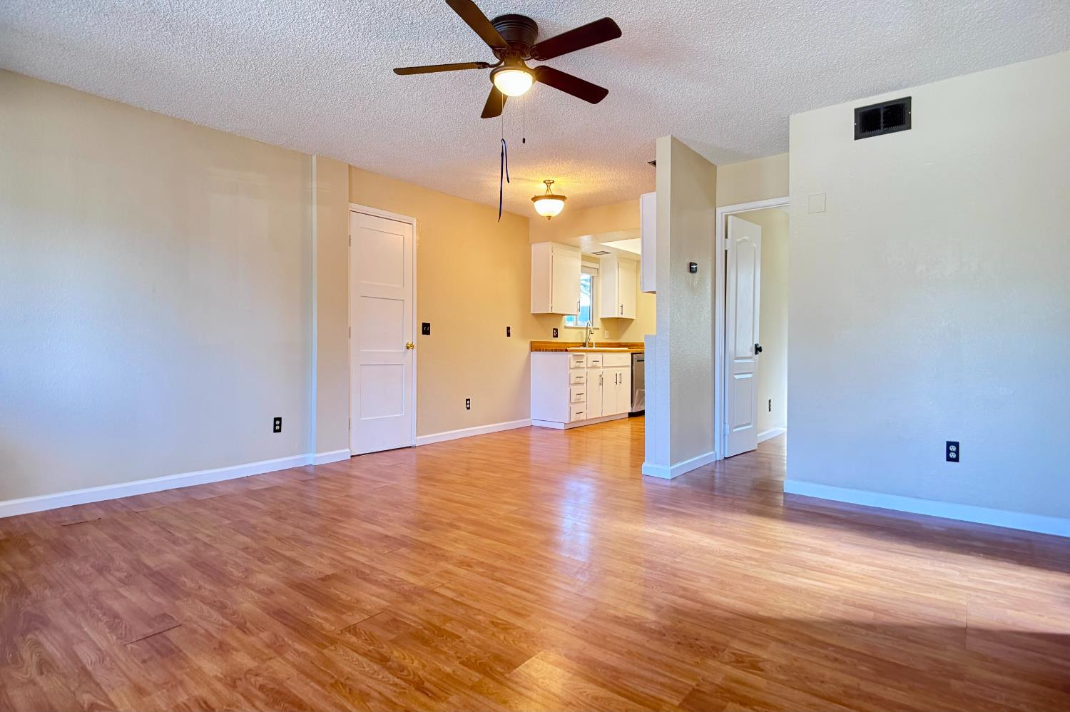 272 Hoover St, Coalinga, CA 93210