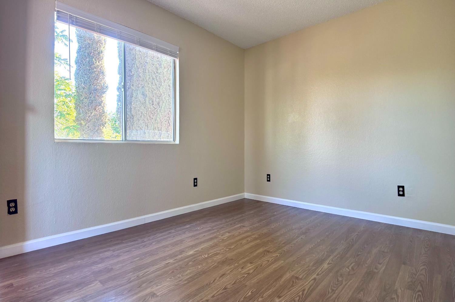 272 Hoover St, Coalinga, CA 93210