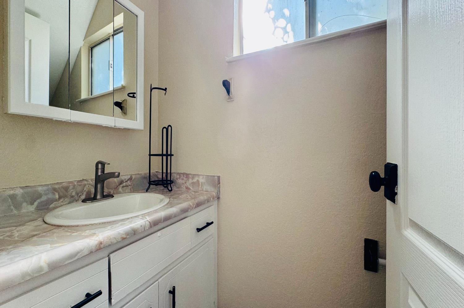 272 Hoover St, Coalinga, CA 93210