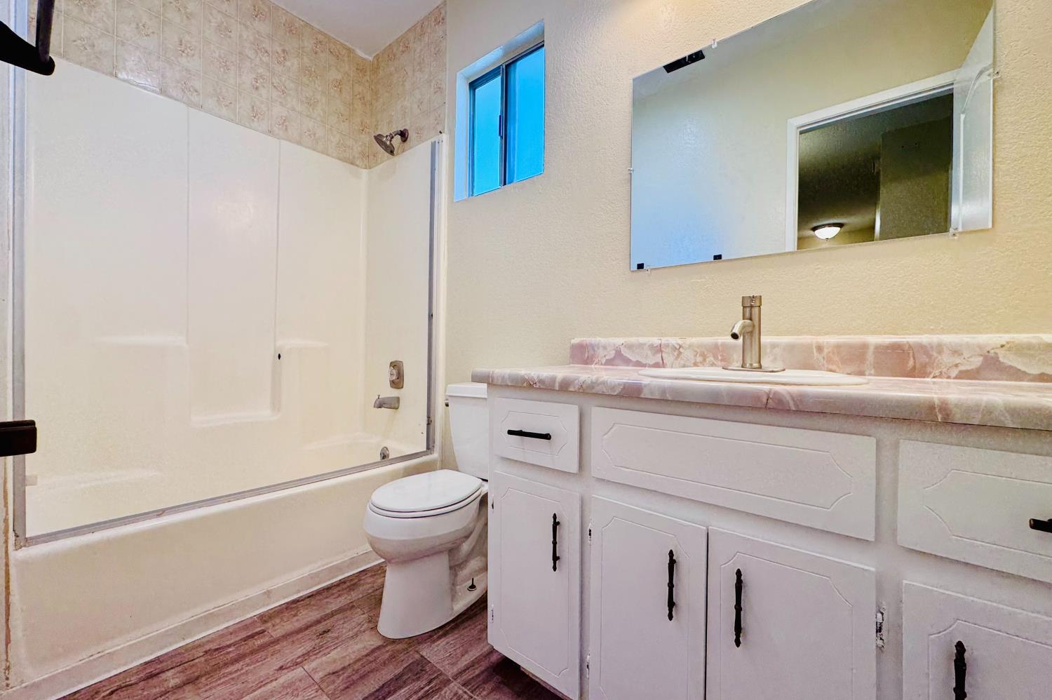 272 Hoover St, Coalinga, CA 93210