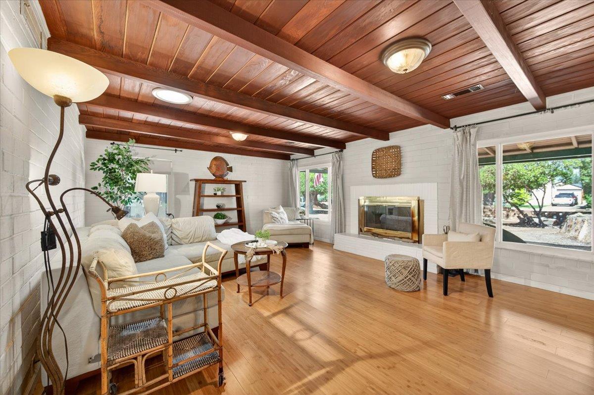 1220 E Sussex Way, Fresno, CA 93704