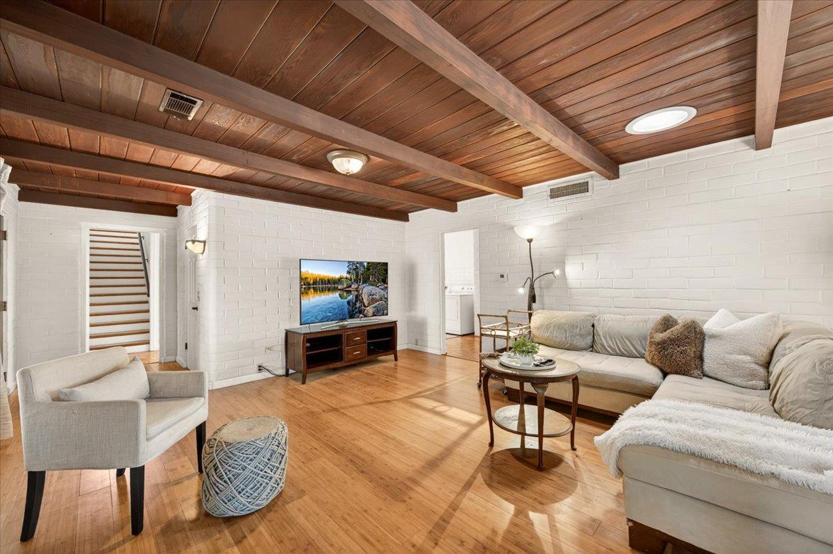 1220 E Sussex Way, Fresno, CA 93704