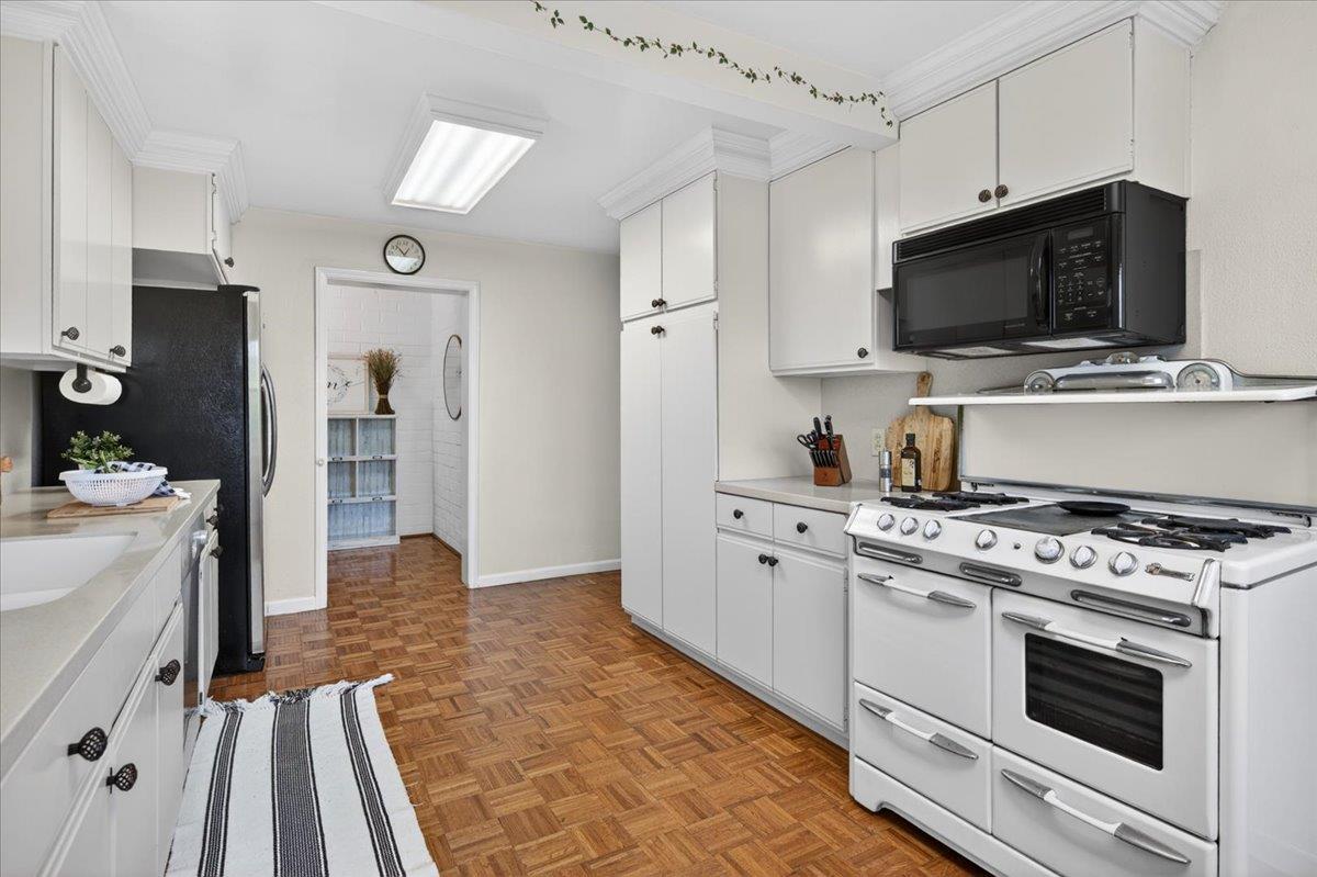 1220 E Sussex Way, Fresno, CA 93704