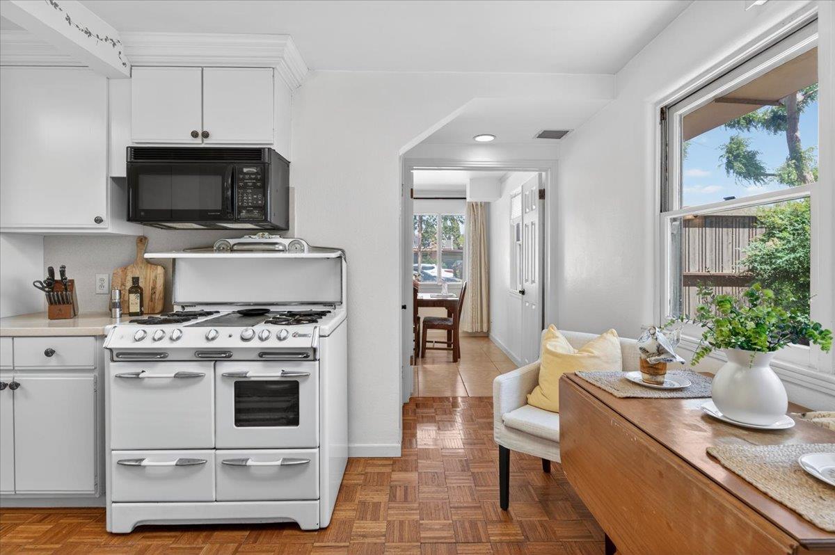 1220 E Sussex Way, Fresno, CA 93704